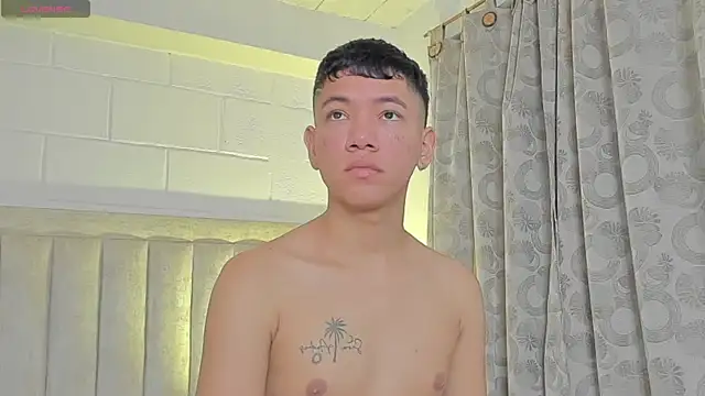 Snapshot of JulianRose_1 chatting on January 28, 2025, 11:28 am JulianRose 1 online show from January 28, 2025, 11:28 am
