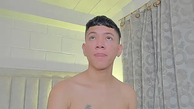 Snapshot of JulianRose_1 chatting on January 29, 2025, 11:51 am JulianRose 1 online show from January 29, 2025, 11:51 am