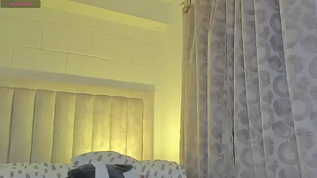 Snapshot of JulianRose_1 chatting on February 2, 2025, 11:40 am JulianRose 1 online show from February 2, 2025, 11:40 am