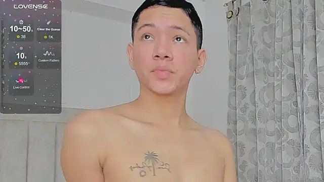 Snapshot of JulianRose_1 chatting on February 12, 2025, 11:29 am JulianRose 1 online show from February 12, 2025, 11:29 am