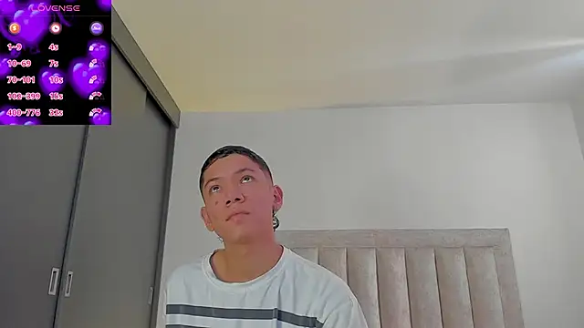 Snapshot of JulianRose_1 chatting on October 9, 2025, 1:31 pm JulianRose 1 online show from October 9, 2025, 1:31 pm