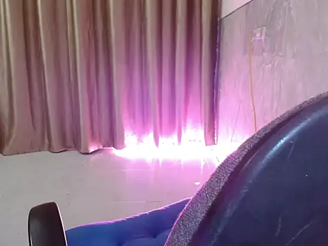 Snapshot of Pink_Pretty chatting on September 14, 2025, 5:23 pm Pink Pretty online show from September 14, 2025, 5:23 pm