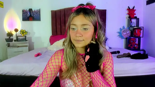 alisson zafiro  online show from January 8, 2025, 12:15 pm