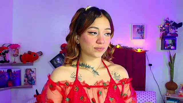 alisson zafiro  online show from February 18, 2026, 3:13 am