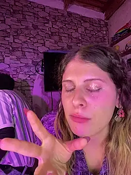 FlorBich online show from May 26, 2026, 3:35 am