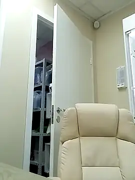 FantasyMichelle online show from December 18, 2024, 3:11 pm