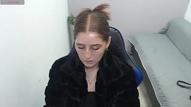 valerie diaz1 online show from October 18, 2025, 1:34 pm