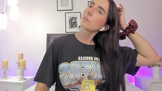 helen mooree online show from March 30, 2026, 1:23 pm