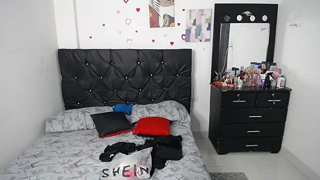 floweer  online show from October 5, 2025, 8:07 pm