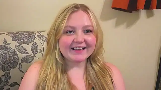 Snapshot of PhatAssBlond chatting on April 18, 2026, 12:03 am PhatAssBlond online show from April 18, 2026, 12:03 am