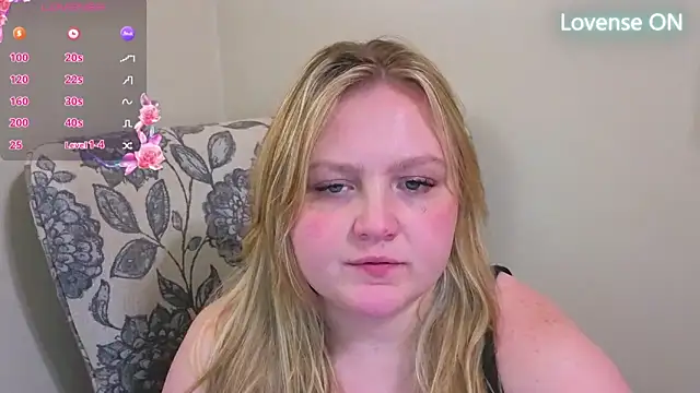 Snapshot of PhatAssBlond chatting on April 21, 2026, 5:03 am PhatAssBlond online show from April 21, 2026, 5:03 am