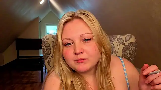 Snapshot of PhatAssBlond chatting on May 3, 2026, 9:10 pm PhatAssBlond online show from May 3, 2026, 9:10 pm