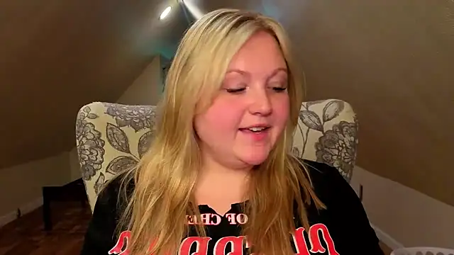 Snapshot of PhatAssBlond chatting on May 12, 2026, 9:23 pm PhatAssBlond online show from May 12, 2026, 9:23 pm