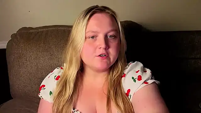 Snapshot of PhatAssBlond chatting on August 7, 2026, 4:14 am PhatAssBlond online show from August 7, 2026, 4:14 am