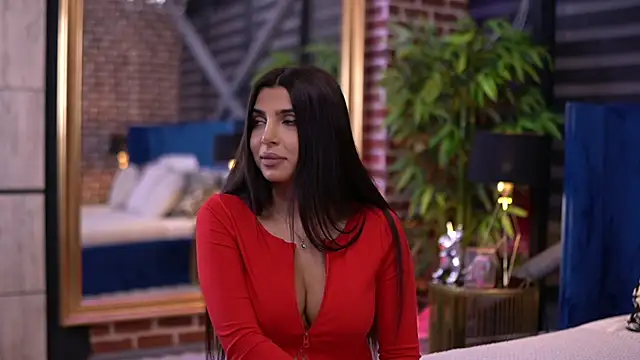 NicoleCellini online show from November 16, 2025, 6:57 pm