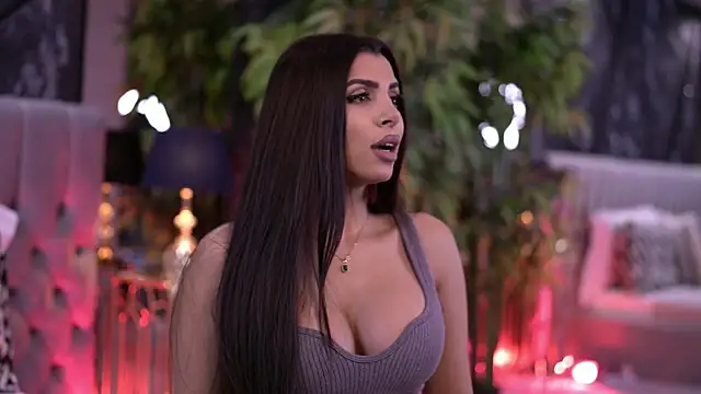 NicoleCellini online show from December 22, 2025, 5:32 pm