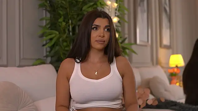 NicoleCellini online show from April 8, 2026, 7:03 pm