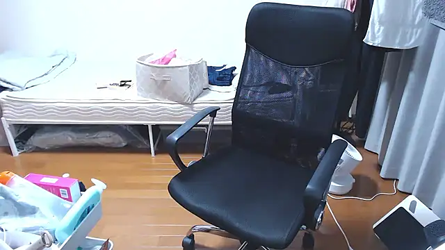 izumi  123 online show from October 10, 2025, 1:43 pm