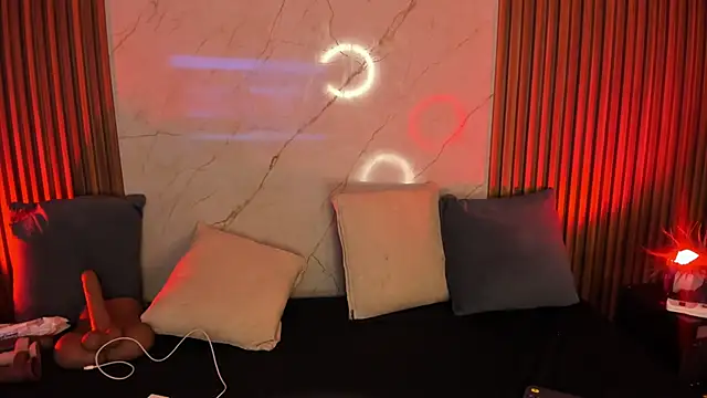 Emiilycollins online show from January 30, 2025, 11:13 pm