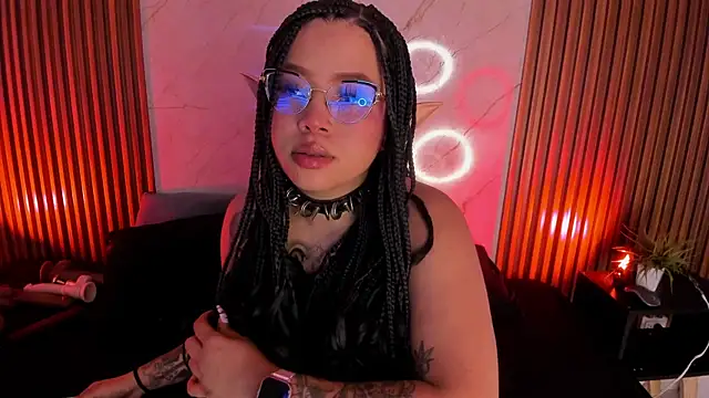 Emiilycollins online show from February 12, 2025, 9:33 pm