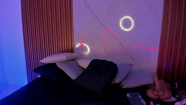 Emiilycollins online show from November 27, 2025, 1:40 am