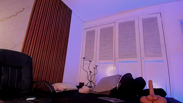 Emiilycollins online show from January 14, 2026, 12:16 am