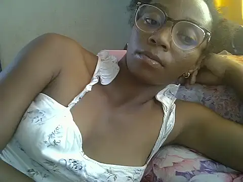 ElianeHot online show from March 25, 2026, 10:43 am