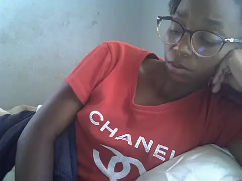 ElianeHot online show from April 4, 2026, 4:33 am