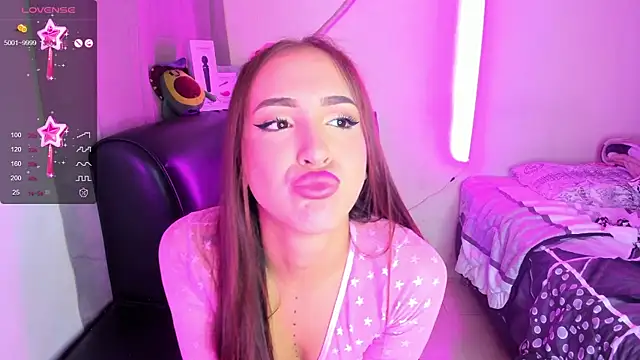 Snapshot of Gothic_slut-without_limit chatting on January 22, 2025, 4:34 am Gothic slut-without limit online show from January 22, 2025, 4:34 am