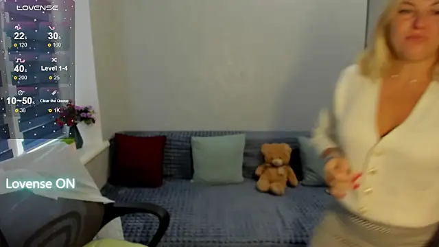 Snapshot of sweet___margaret chatting on October 15, 2025, 11:10 am sweet   margaret online show from October 15, 2025, 11:10 am
