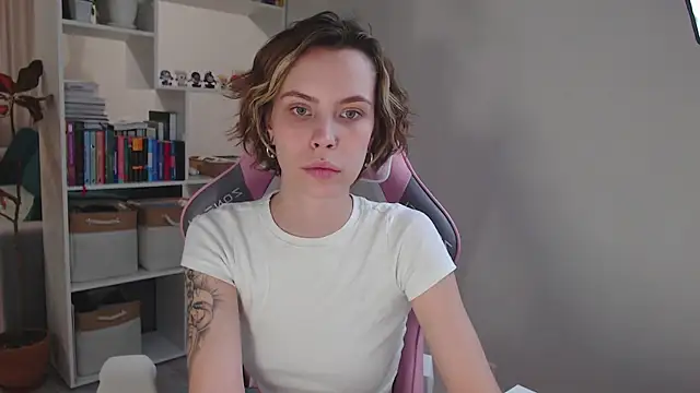 milly ross online show from December 22, 2024, 12:27 pm