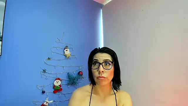 AdelleLennox cg online show from December 8, 2024, 2:19 pm