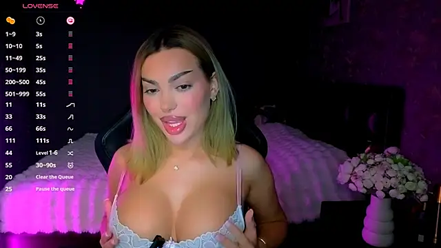 babyleilaa online show from March 13, 2026, 9:43 pm