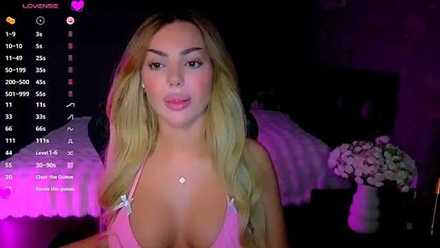 babyleilaa online show from April 15, 2026, 8:42 pm