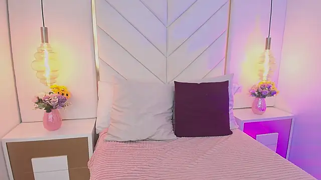 Flor delunaa online show from September 17, 2025, 12:40 pm