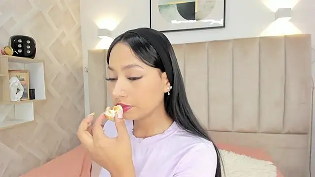 Snapshot of Anniie_Queen chatting on March 28, 2026, 3:50 am Anniie Queen online show from March 28, 2026, 3:50 am