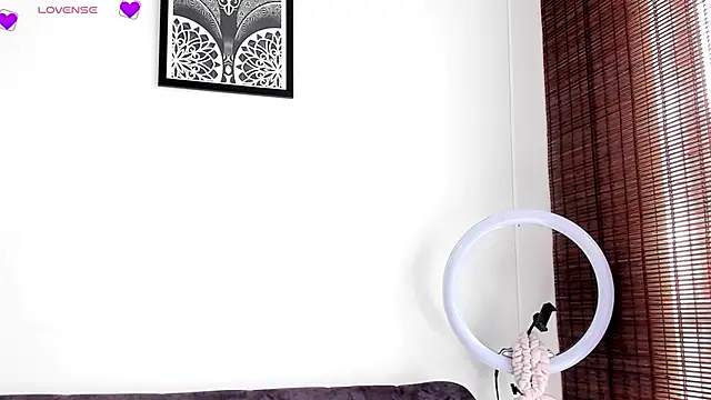 VeronicaTonu online show from November 4, 2025, 7:13 pm