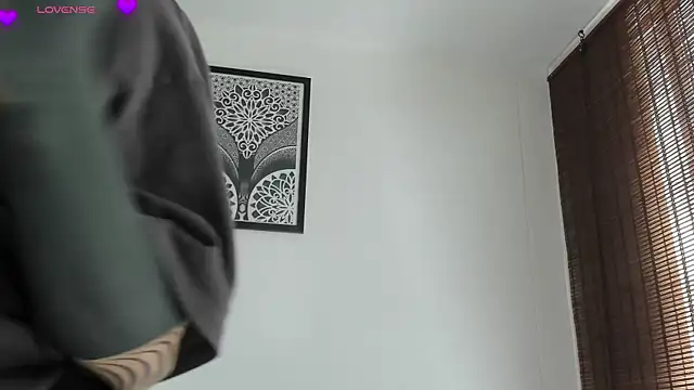 VeronicaTonu online show from April 2, 2026, 2:47 pm