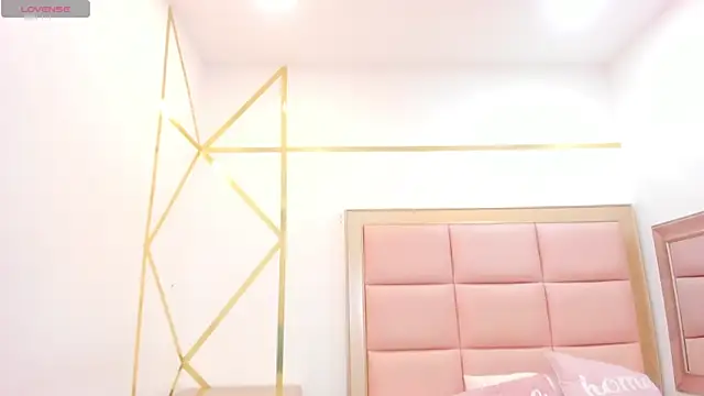 Snapshot of Mady-Edwards chatting on December 25, 2024, 5:47 pm Mady-Edwards online show from December 25, 2024, 5:47 pm