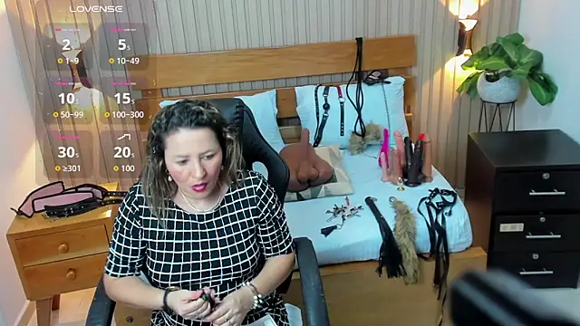 luciana ballesteros  online show from October 6, 2025, 12:24 pm