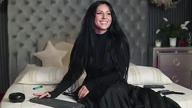 Snapshot of AmelyNoir chatting on December 30, 2024, 12:43 am AmelyNoir online show from December 30, 2024, 12:43 am