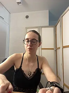 Snapshot of MartiniiSelenna chatting on July 6, 2026, 5:59 am MartiniiSelenna online show from July 6, 2026, 5:59 am