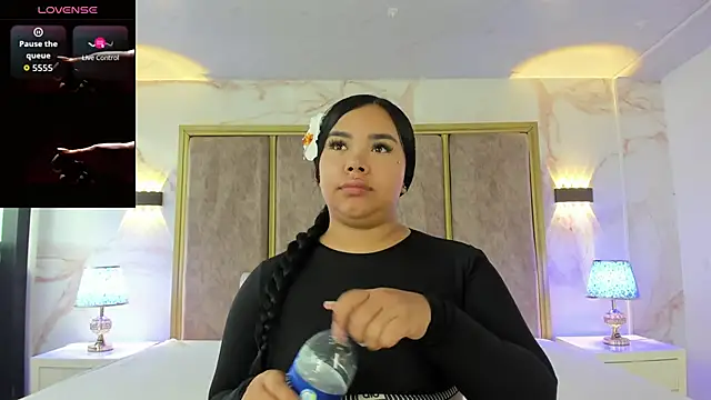 MarianaGarciaa   online show from November 11, 2025, 7:36 pm