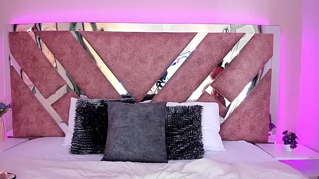 MarianaGarciaa   online show from December 3, 2025, 7:01 pm