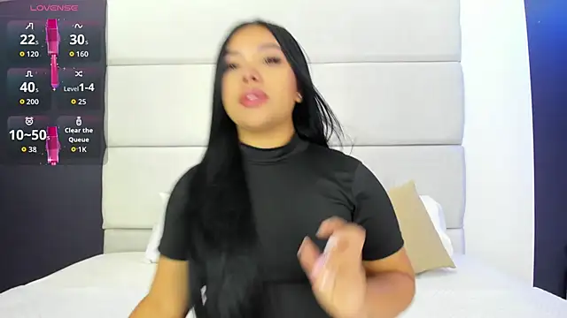 MarianaGarciaa   online show from May 27, 2026, 6:27 pm