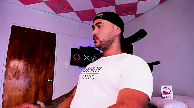 Snapshot of Sebas-hott chatting on December 9, 2024, 5:29 am Sebas-hott online show from December 9, 2024, 5:29 am