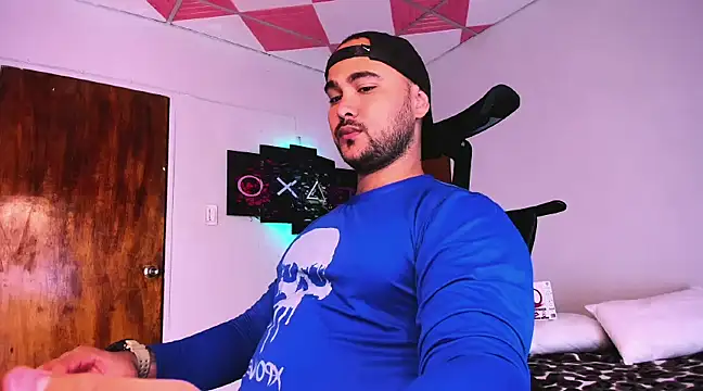 Snapshot of Sebas-hott chatting on December 14, 2024, 3:40 am Sebas-hott online show from December 14, 2024, 3:40 am