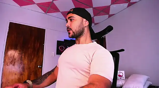 Snapshot of Sebas-hott chatting on December 19, 2024, 3:29 am Sebas-hott online show from December 19, 2024, 3:29 am