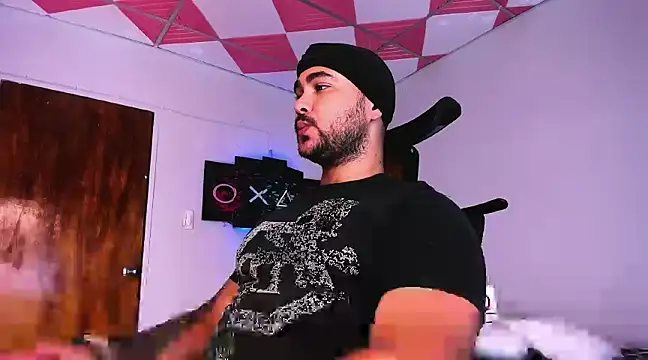 Snapshot of Sebas-hott chatting on December 20, 2024, 3:14 am Sebas-hott online show from December 20, 2024, 3:14 am