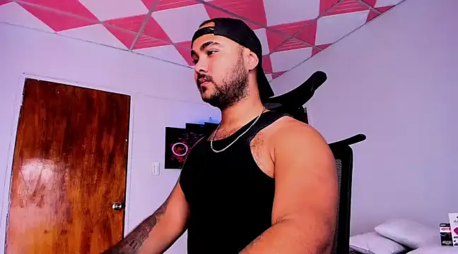 Snapshot of Sebas-hott chatting on January 18, 2025, 9:45 pm Sebas-hott online show from January 18, 2025, 9:45 pm